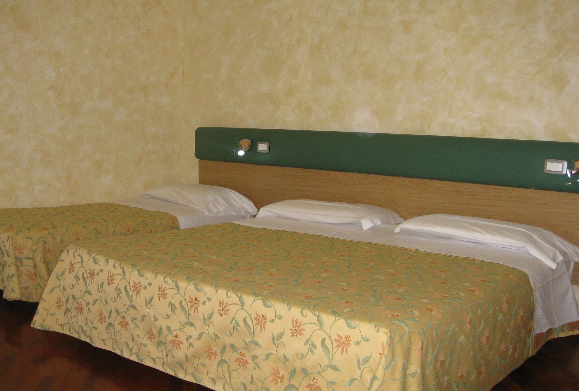 Hotel Vega Перуджа Экстерьер фото